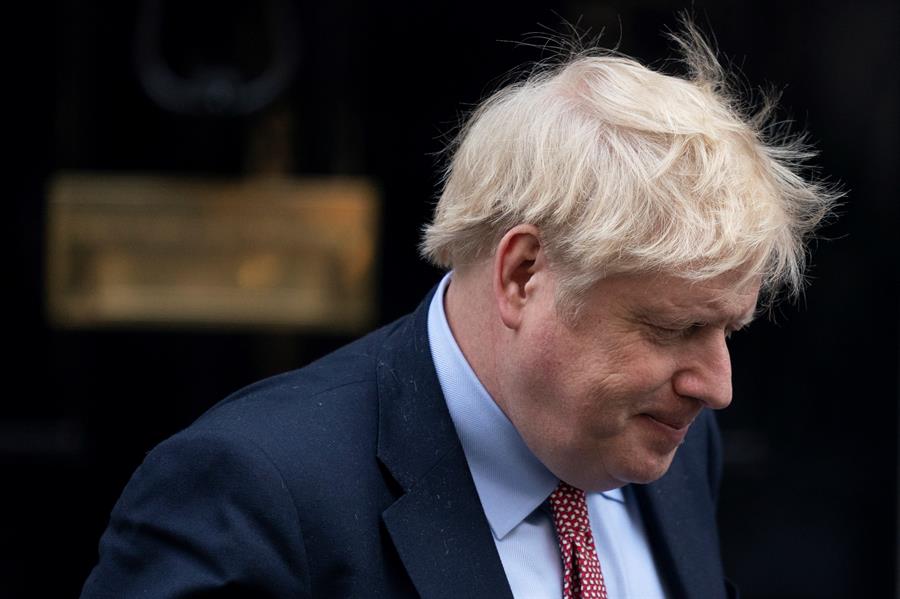 Johnson ingresa en un hospital por "precaución" ante sus síntomas de COVID-19