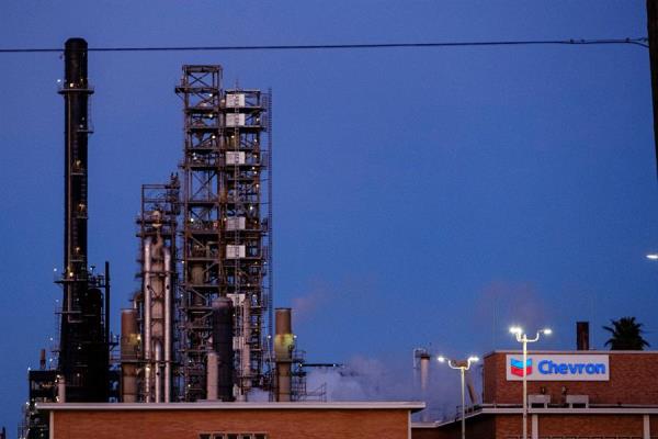 EEUU extiende hasta diciembre licencia a petroleras para operar en Venezuela