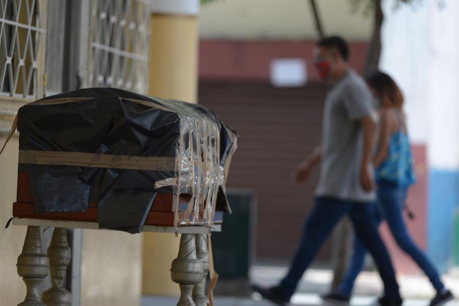 Guayaquil: Cadáveres abandonados, alarma social y escasez de paracetamol