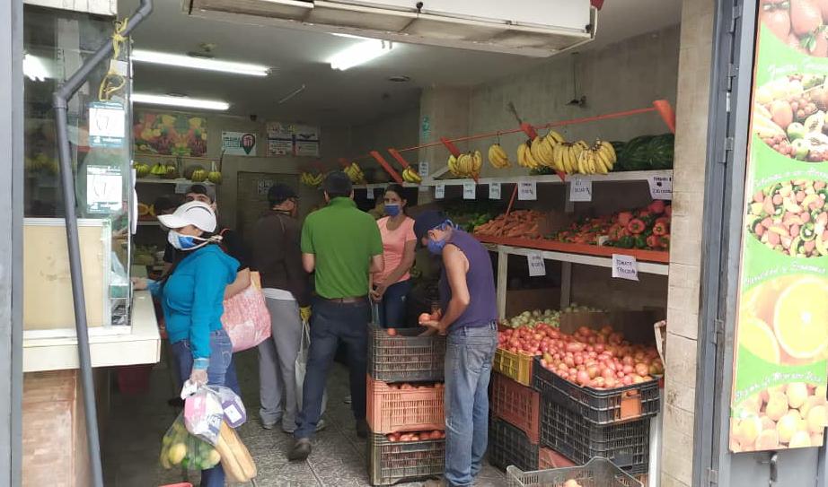 La Candelaria se resiste a la cuarentena cuando es fecha de cobro
