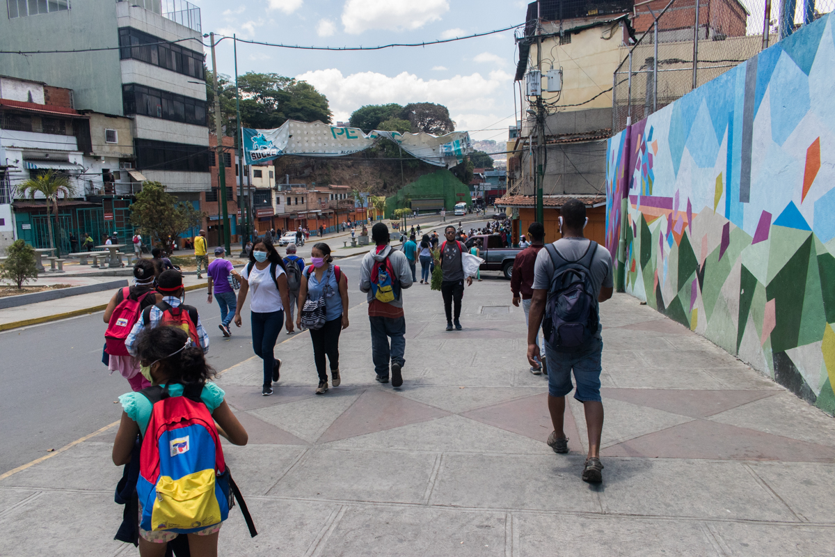 Así se vive en Petare: horarios restringidos para comprar alimentos por la cuarentena