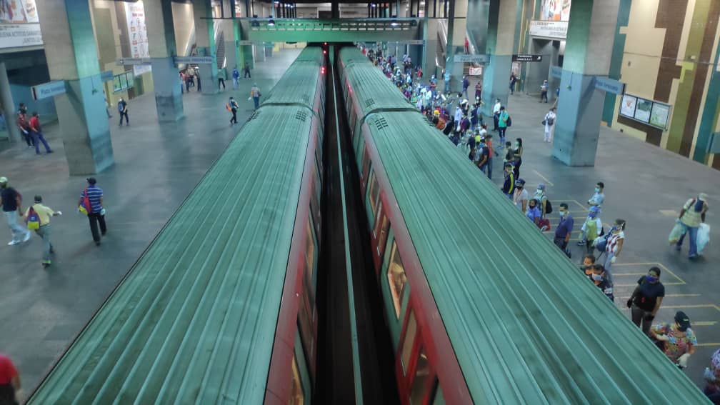 Metro de Caracas con menos usuarios y más limpieza tras un mes de cuarentena