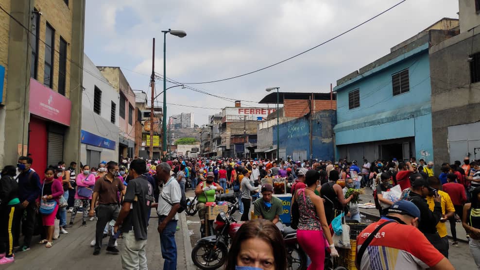 Catia, el gran mercado de Caracas en la cuarentena