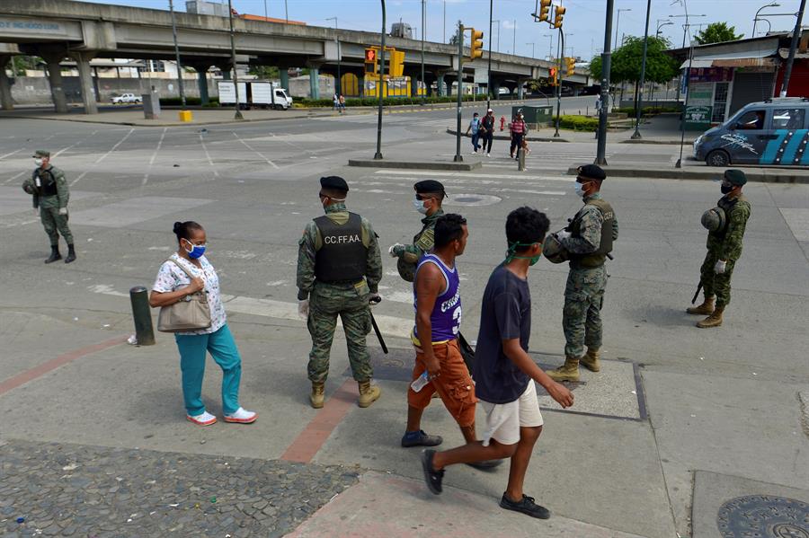 Cuatro periodistas muertos y 14 aislados con síntomas de COVID-19 en Ecuador
