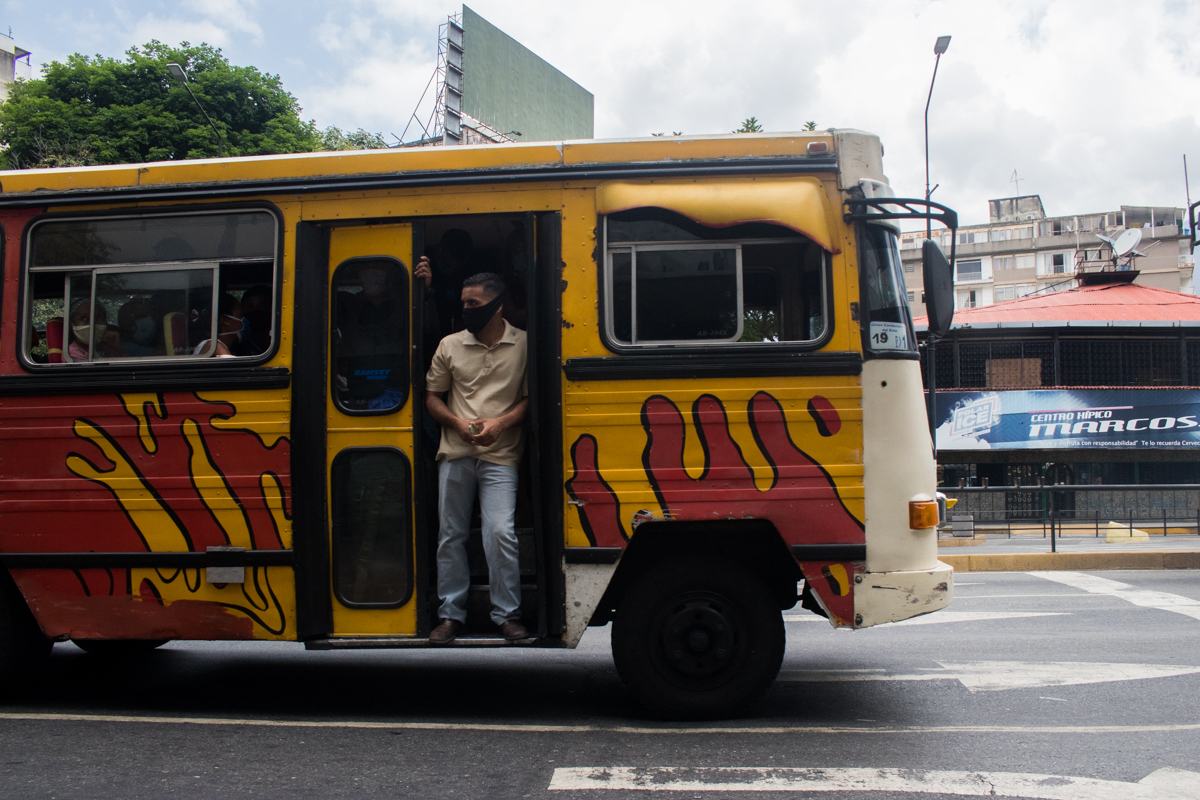 Transportistas y usuarios creen inviable que camioneticas viajen medio vacíos