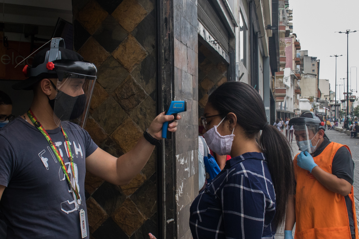 Medicion de temperatura establecimiento Caracas