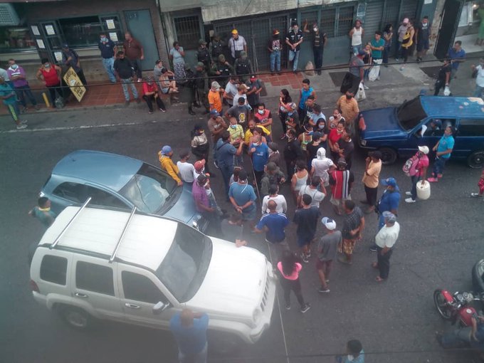 or agua, gasolina y gas doméstico protestan en Caracas y San Cristóbal  #12May
