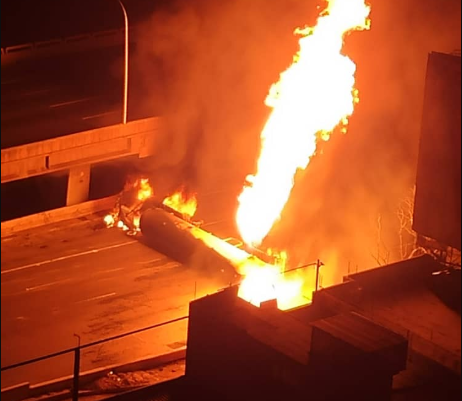Gandola explotó en la autopista Francisco Fajardo este #23May