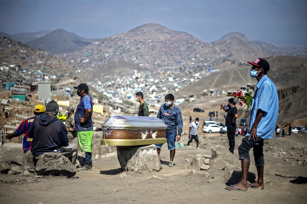 América Latina supera las 50.000 muertes por COVID-19 con la mirada puesta en Brasil