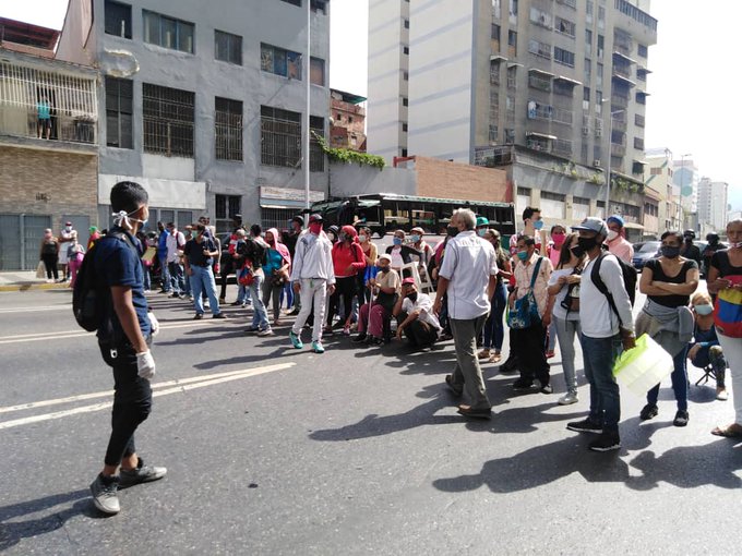 "Queremos tratamiento", claman personas con tuberculosis en protesta en Caracas