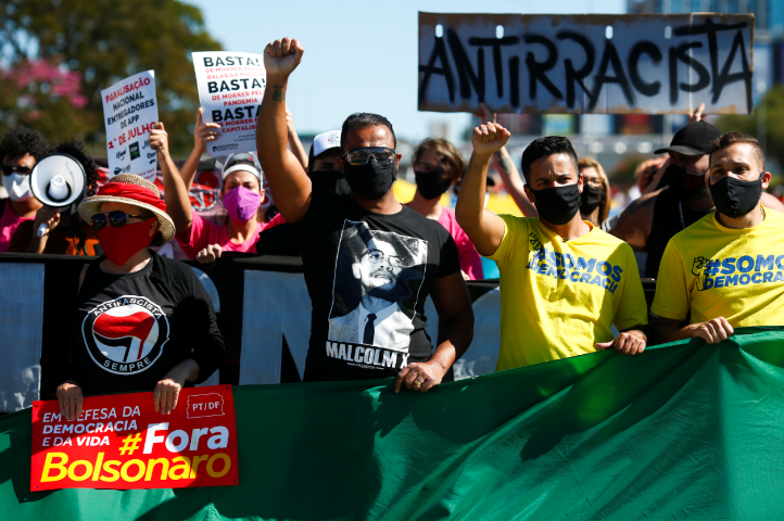 Opositores y simpatizantes de Bolsonaro se manifiestan en Brasilia