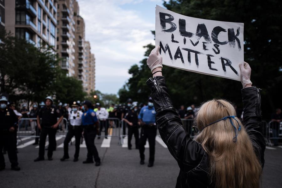 Manifestantes_Manifestantes_desafían_toque_de_queda_en_Nueva_York_con_180_arrestos