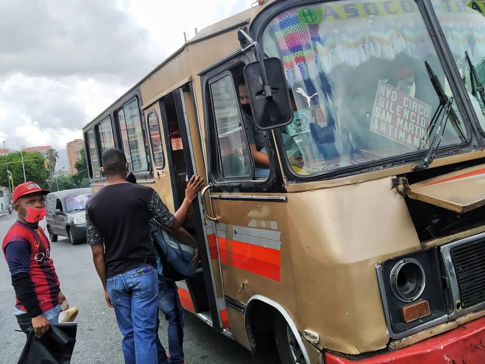 Transportistas llaman a "hora cero" y piden reconsiderar implementación del V-Ticket