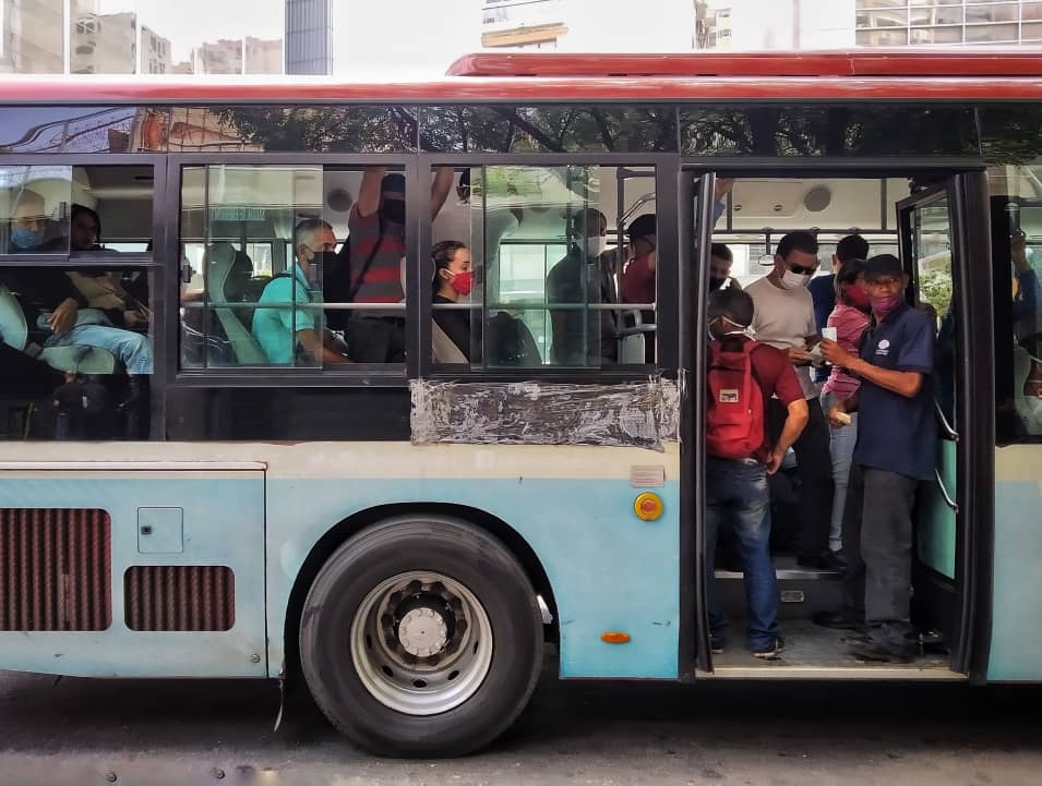 Habilitan ocho bombas de gasolina en Caracas para transportistas