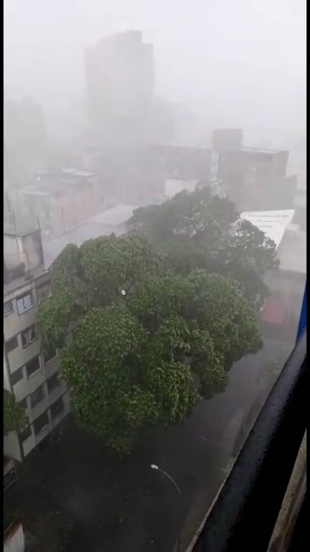 Sin luz zonas de la Gran Caracas y el interior del país este #18Ago