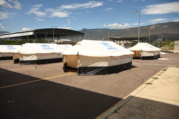 Colombia instala campamento transitorio para venezolanos atrapados en Cúcuta