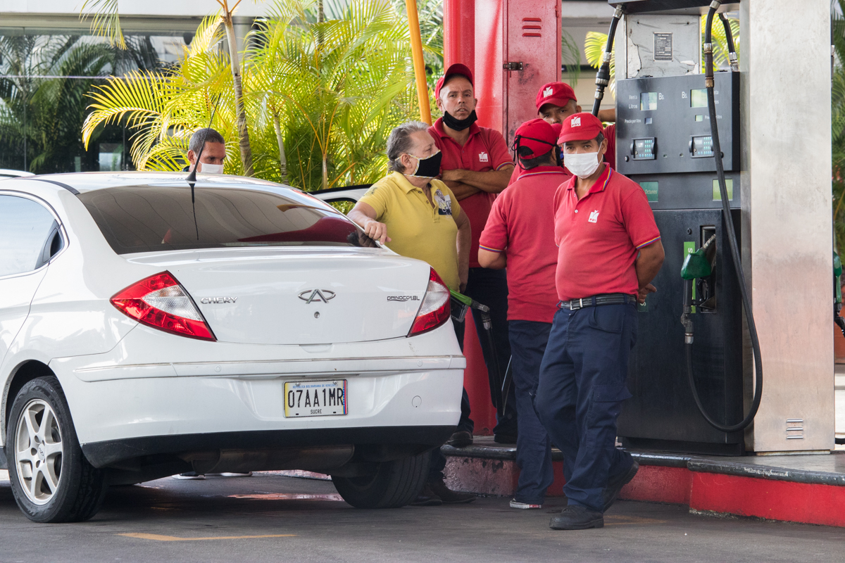 "Nadie puede condicionar la cantidad de litros de gasolina que soliciten usuarios", dice El Aissami