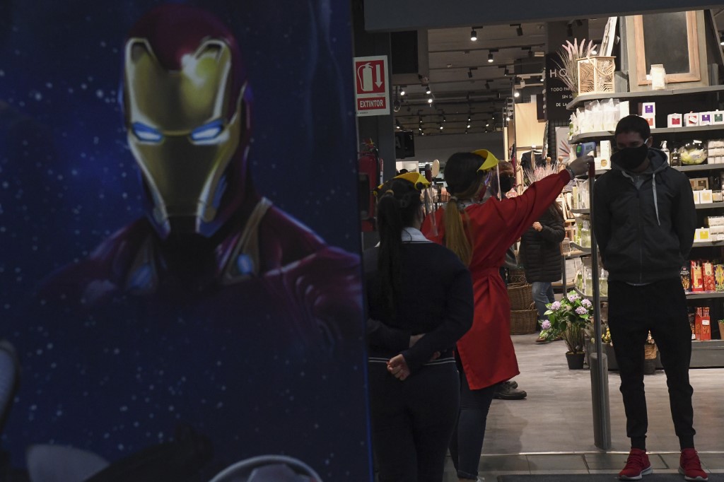 Reabren centros comerciales en Uruguay, que sigue achatando la curva de COVID-19