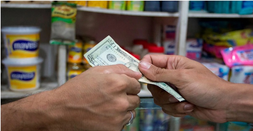 El bolívar se devalúa un 6 % frente al dólar en un mes