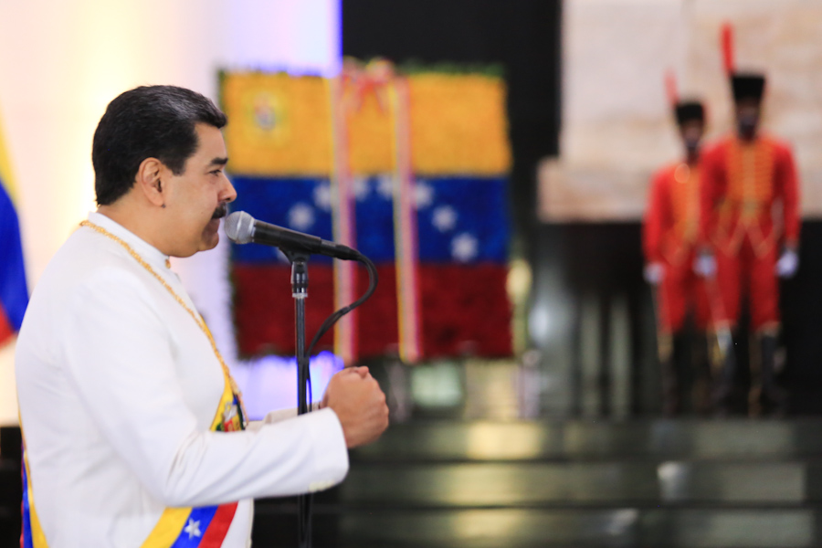 Maduro reitera que solo en 2022 podría salir del poder por un revocatorio