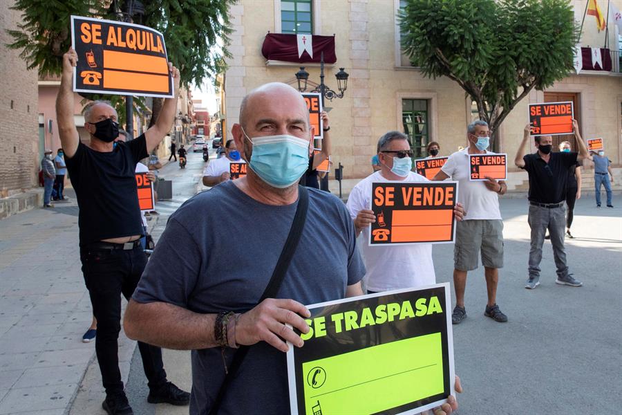 España endurece las medidas para atajar más de 220 brotes de coronavirus