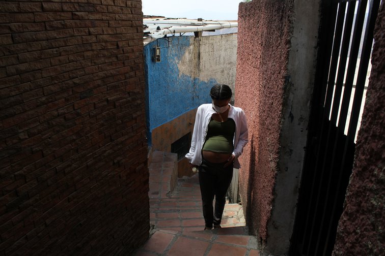Mujeres de América Latina ‘bajo presión’ para aceptar cesáreas durante la pandemia