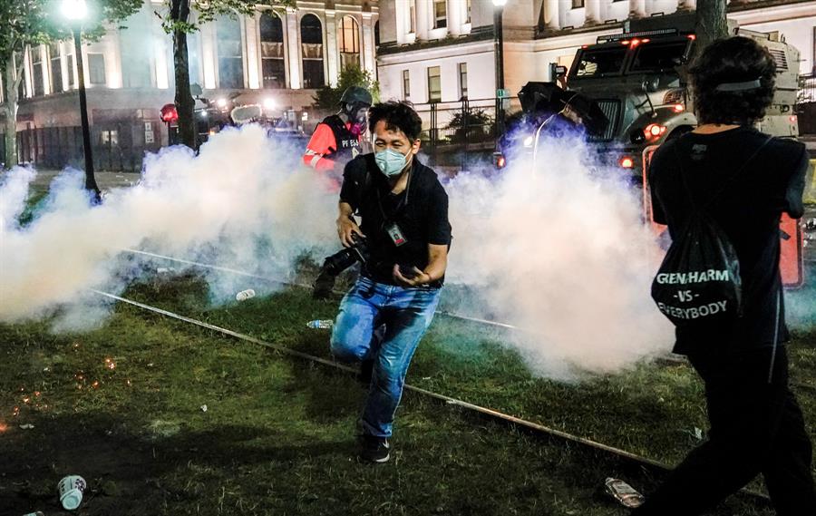 Tercera noche de disturbios en Wisconsin en protestas por violencia policial