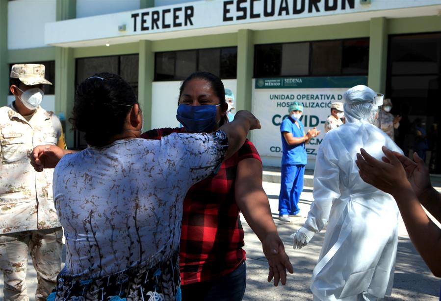 México supera a Reino Unido y es el tercer país con más muertos de COVID