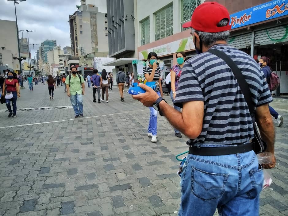 "Tenemos que salir a la calle para atraer a los clientes", comerciantes en Sabana Grande