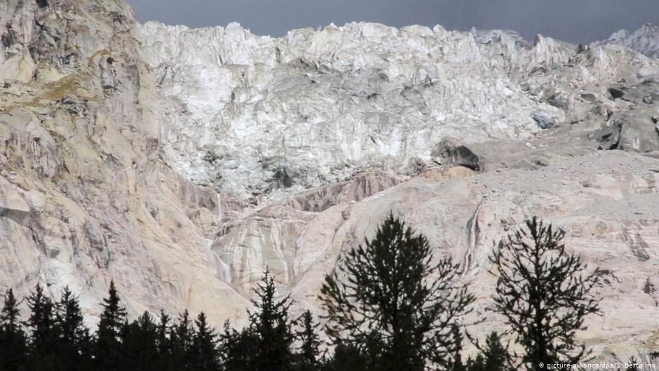 Desprendimiento de glaciar en el Mont Blanc amenaza a poblado de Italia