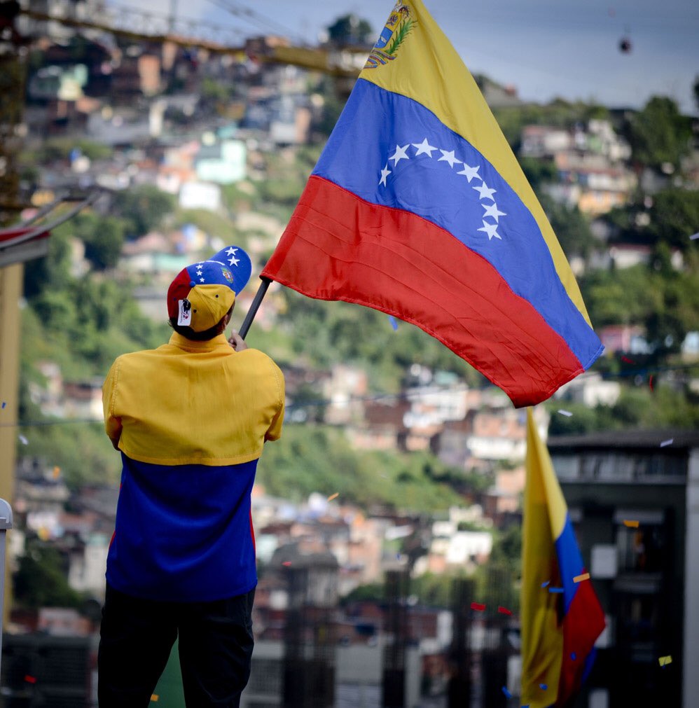 Maduro crea una nueva hegemonía “confiscando” partidos, según analistas