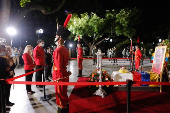 Dirigentes del chavismo hacen homenaje a Darío Vivas en plaza Bolívar de Caracas