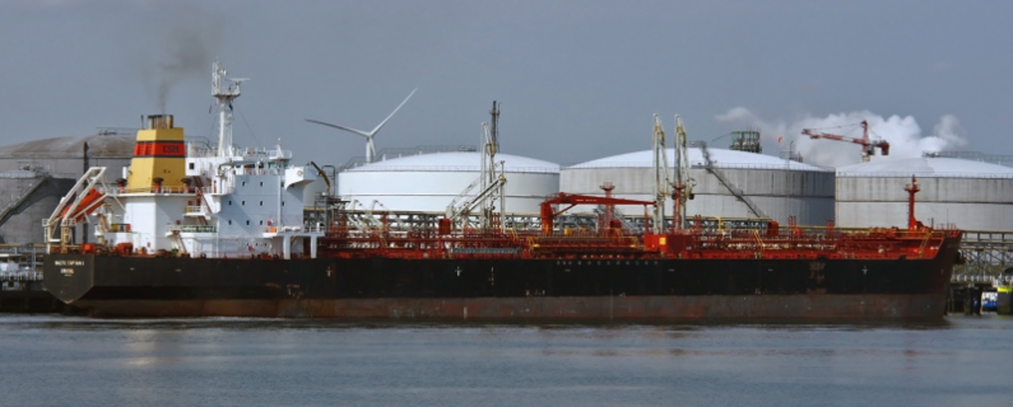 Pdvsa distribuye gasolina a puertos en Zulia, Miranda y Sucre