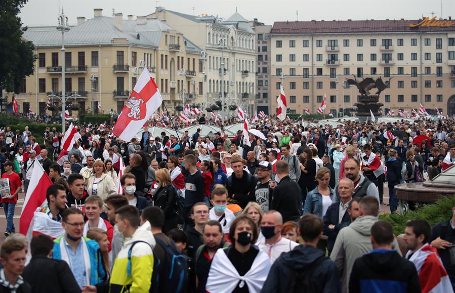 Miles de personas vuelven a las calles en Bielorrusia en contra de Lukashenko