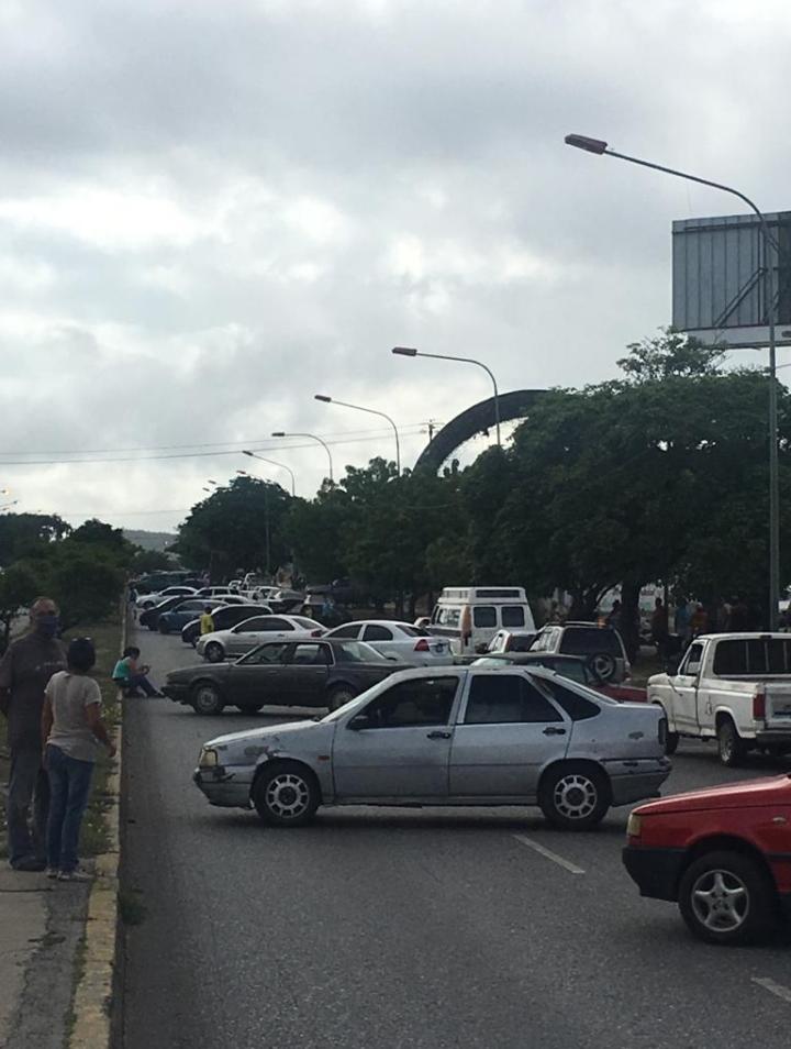 Cierran calles y avenidas en Lara por fallas de gasolina #12Ago