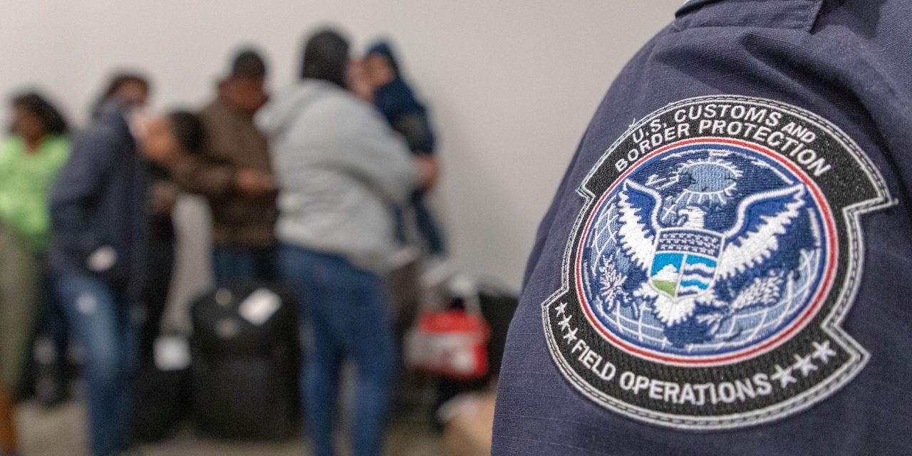 EEUU cerrará polémica unidad acusada de encubrir abusos de agentes migratorios