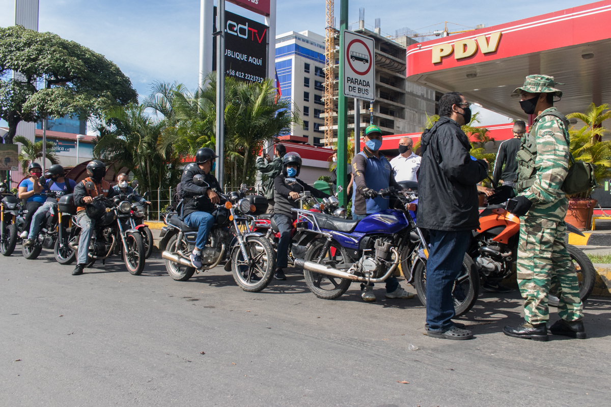 Maduro anuncia "nuevo plan de regularización" para suministro de gasolina que iniciará el #5Oct