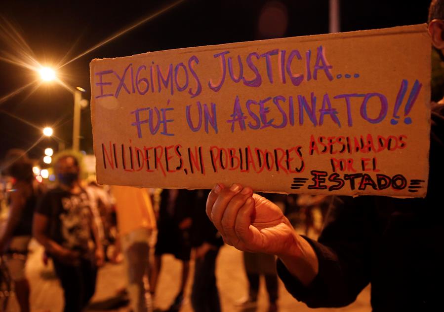 Disturbios en varias ciudades en protesta contra violencia policial en Bogotá