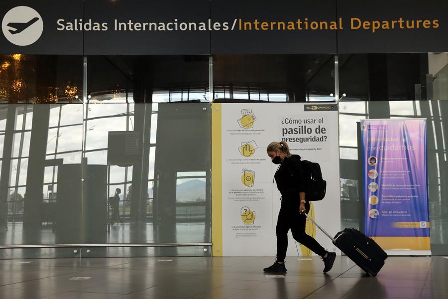 Casos globales de COVID-19 se elevan a 31,6 millones, con Colombia en quinto lugar