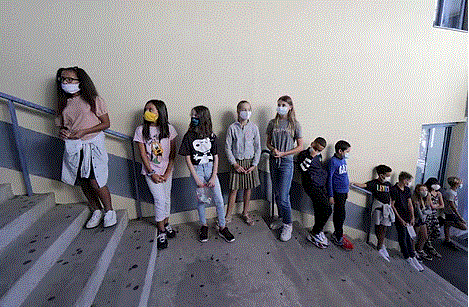Francia ha cerrado 81 colegios y 2.100 clases por casos de coronavirus