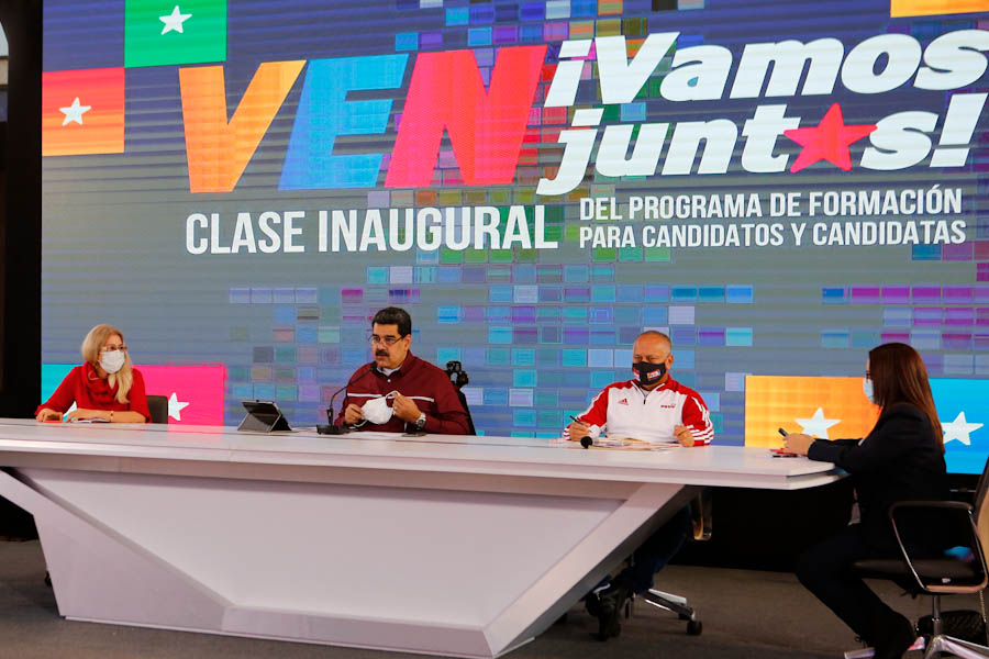 Maduro pide a la UE que lo "piense bien" y observe las elecciones del 6D
