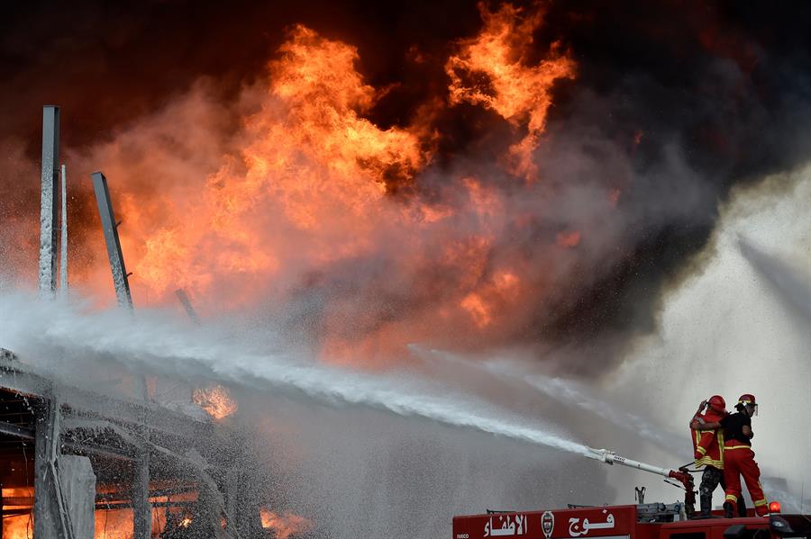 Nuevo incendio en el puerto de Beirut un mes después de la explosión