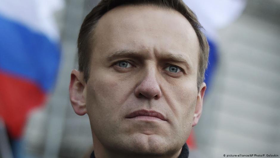 Líder opositor ruso Navalny sale del coma artificial