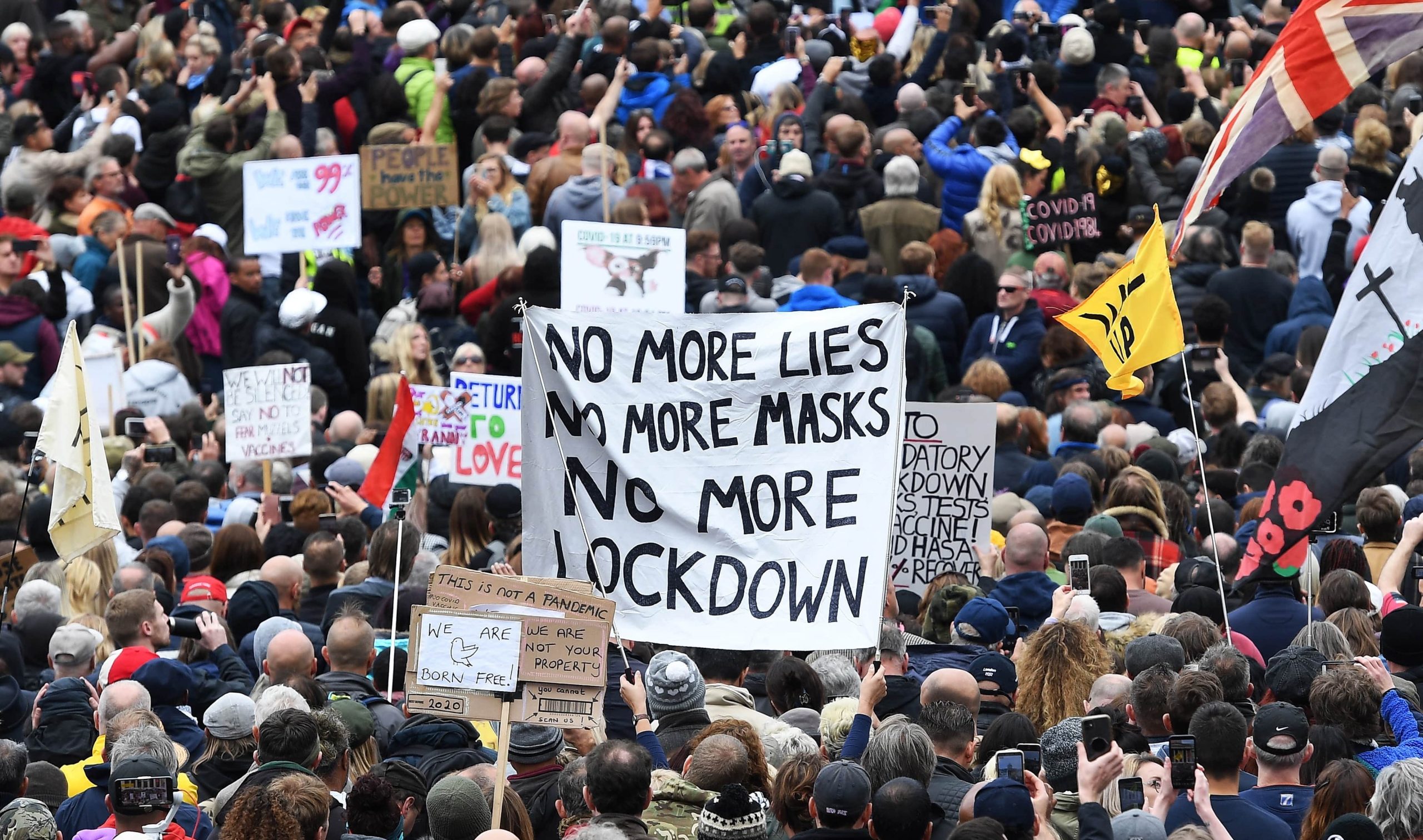 Marcha contra el confinamiento termina con incidentes en Londres
