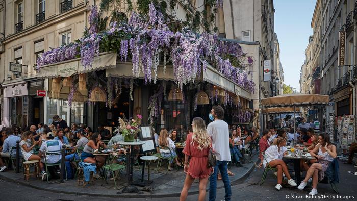 Francia restringe el ocio nocturno para frenar rebrotes de coronavirus