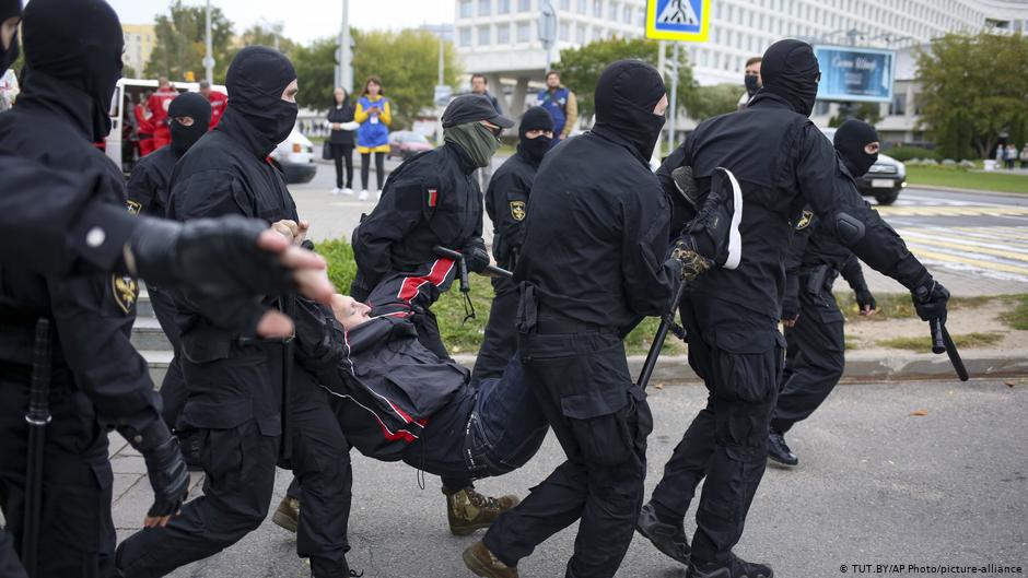 Decenas de detenidos en masiva protesta contra Lukashenko