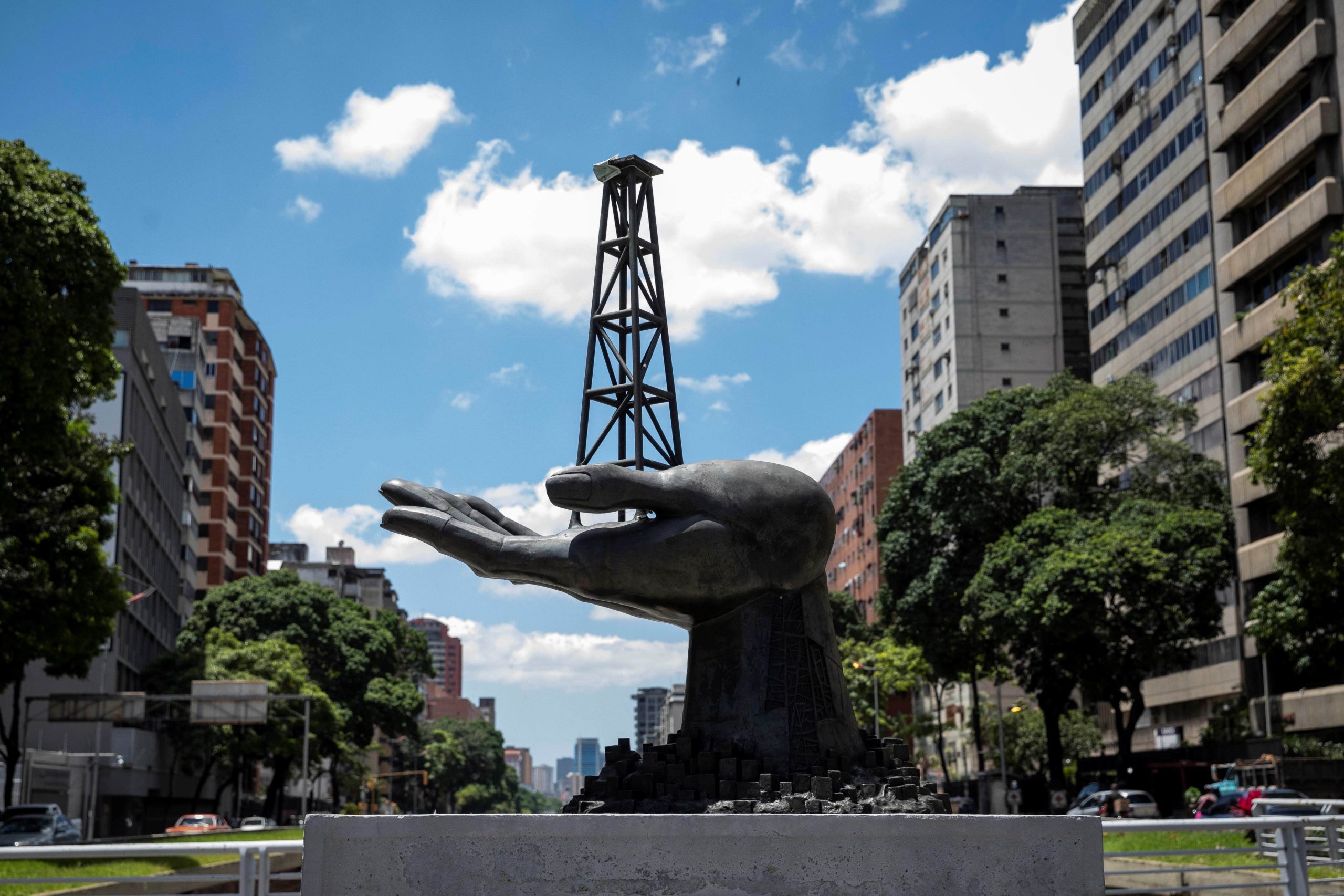 Llega a aguas venezolanas el segundo tanquero con gasolina procedente de Irán