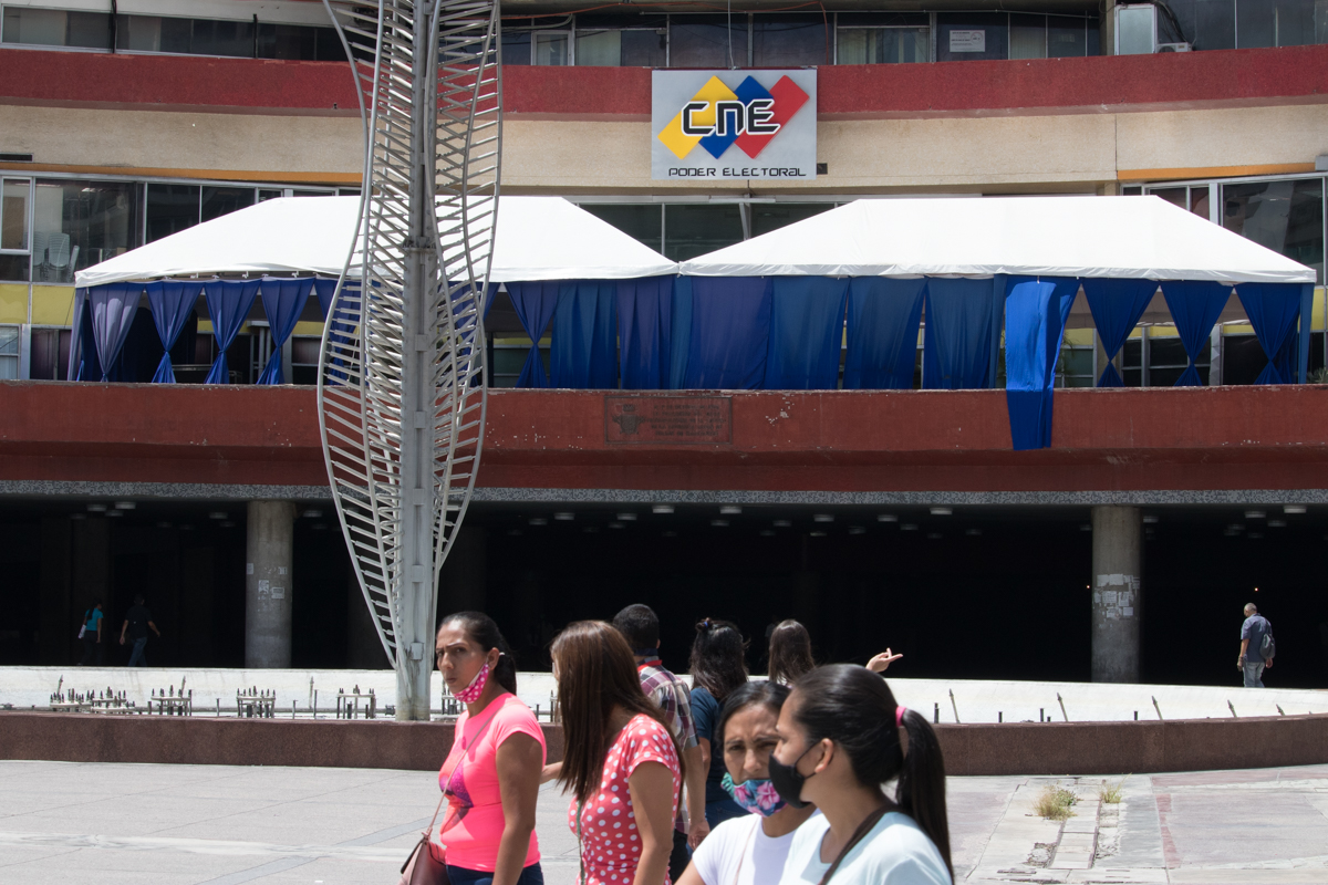 Trabajadores del CNE no tienen "ni para el pasaje", dice secretario general de sindicato este #5Nov