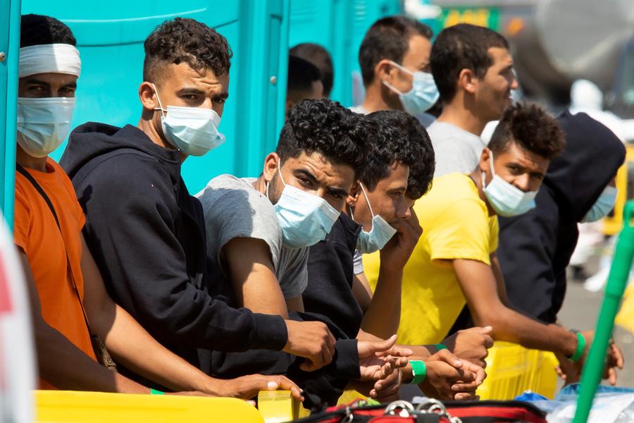 Comisión Europea ve "insostenible" el alza de la inmigración a Canarias