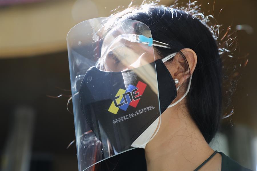 CNE maneja con opacidad la capacitación de los miembros de mesa, alertan observadores electorales